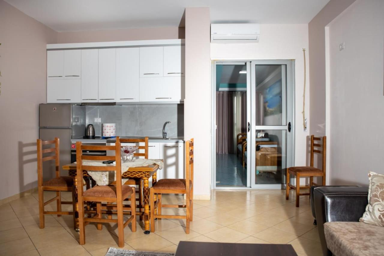 Colombo'S Apartment Вльора Екстер'єр фото